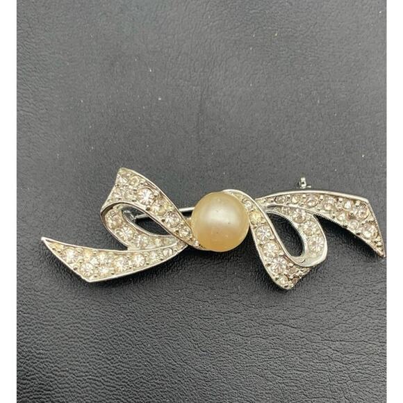 Marvella Jewelry - Vintage Marbella Silver Tone Bow Brooch With Rhinestones And A Faux Pearl
